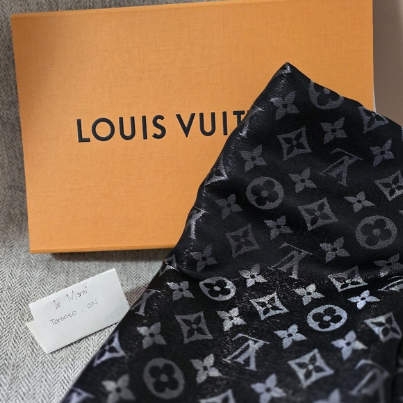 ❌️SOLD❌️ Louis Vuitton scarf - Picture 2 of 6